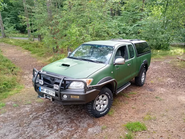 TOYOTA Hilux  2.5 D-4D SR5