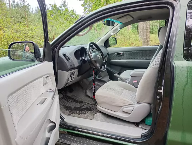 TOYOTA Hilux  2.5 D-4D SR5