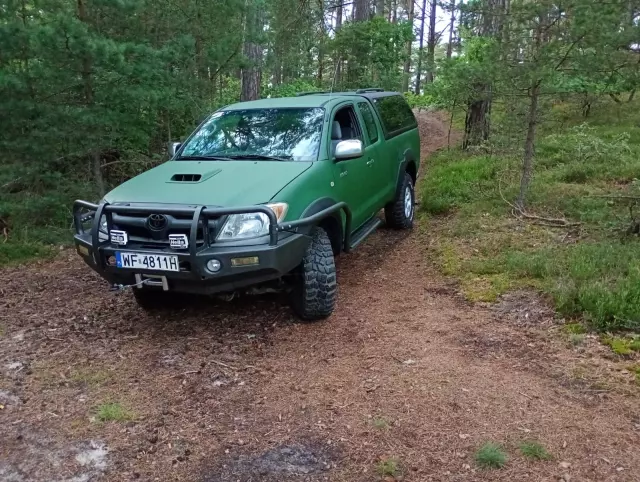 TOYOTA Hilux  2.5 D-4D SR5