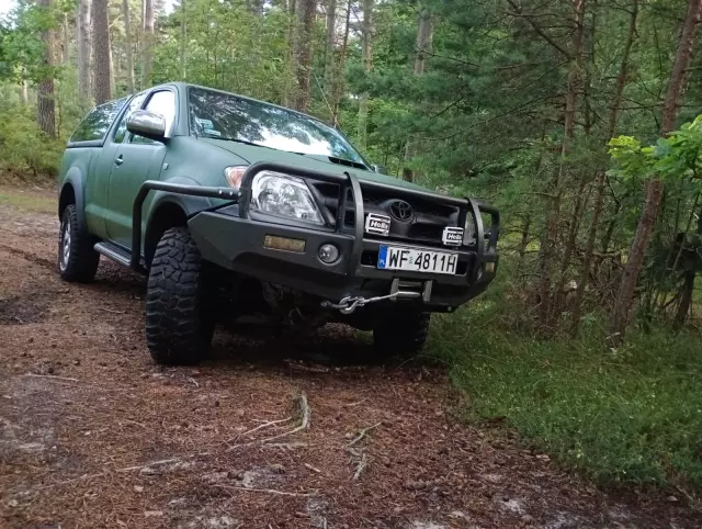 TOYOTA Hilux  2.5 D-4D SR5
