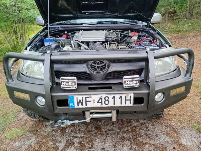 TOYOTA Hilux  2.5 D-4D SR5