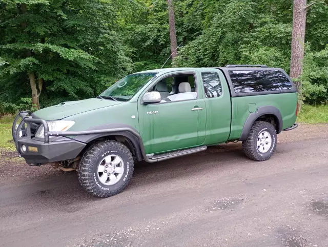 TOYOTA Hilux  2.5 D-4D SR5