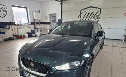 JAGUAR XE 