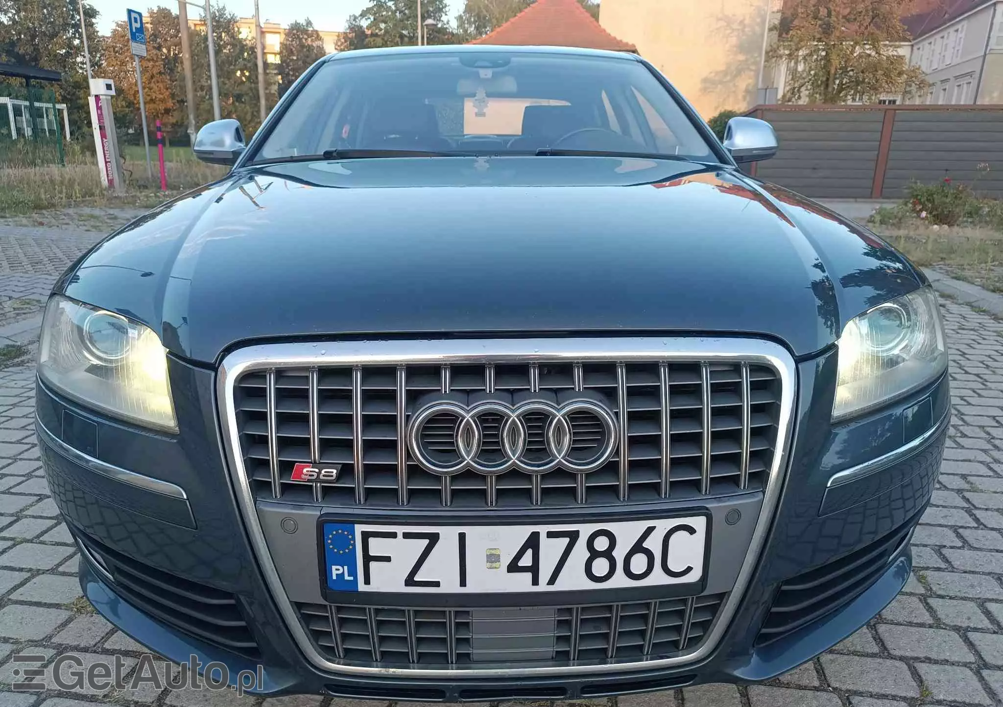 AUDI S8 