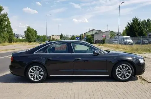 AUDI A8 