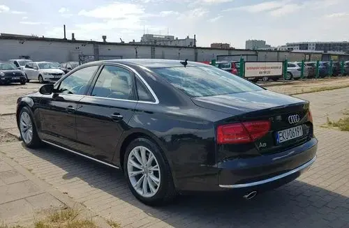 AUDI A8 