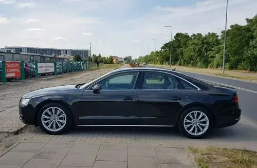 AUDI A8 