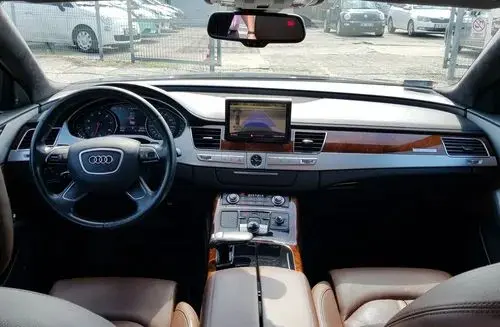 AUDI A8 