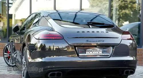 PORSCHE Panamera 
