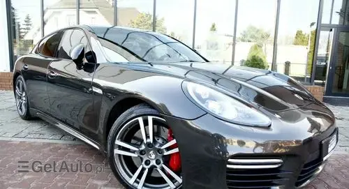 PORSCHE Panamera 