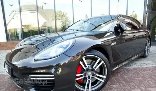 PORSCHE Panamera 