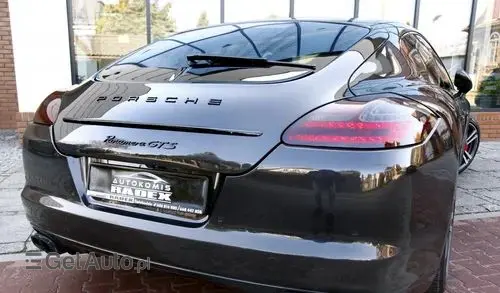 PORSCHE Panamera 