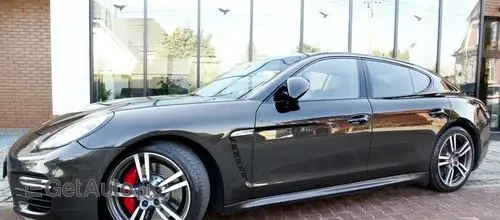 PORSCHE Panamera 