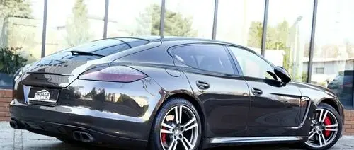 PORSCHE Panamera 