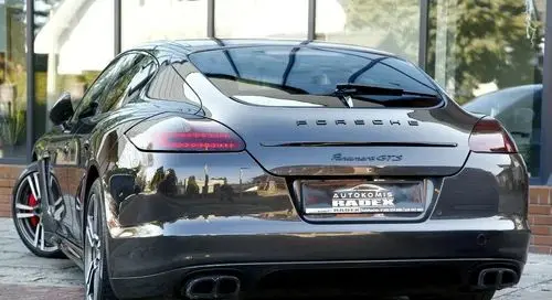PORSCHE Panamera 