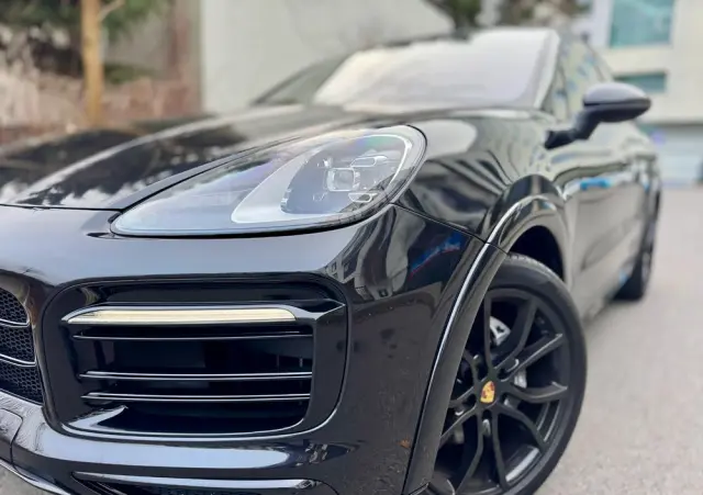 PORSCHE Cayenne Platinum Edition