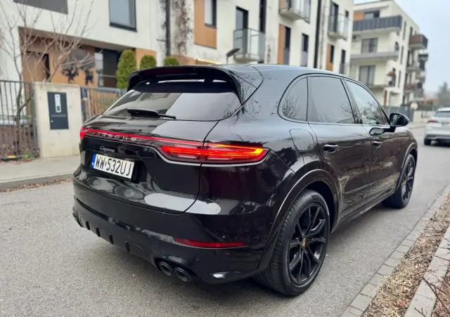 PORSCHE Cayenne Platinum Edition