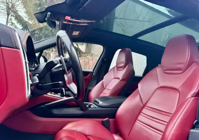 PORSCHE Cayenne Platinum Edition