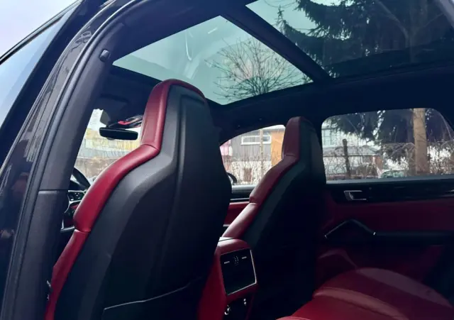 PORSCHE Cayenne Platinum Edition