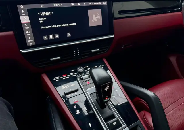 PORSCHE Cayenne Platinum Edition