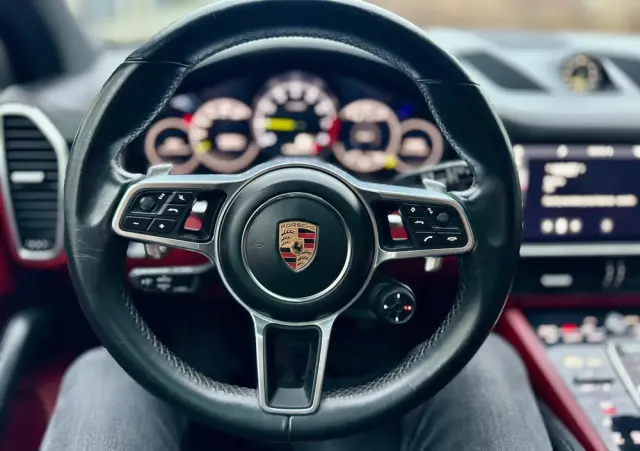 PORSCHE Cayenne Platinum Edition