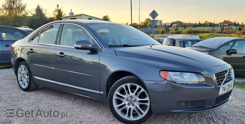 VOLVO S80 2.5T Momentum