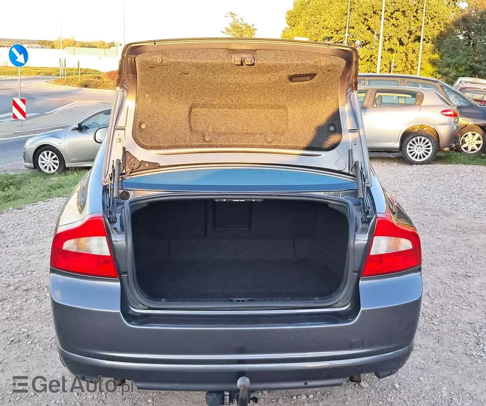 VOLVO S80 2.5T Momentum