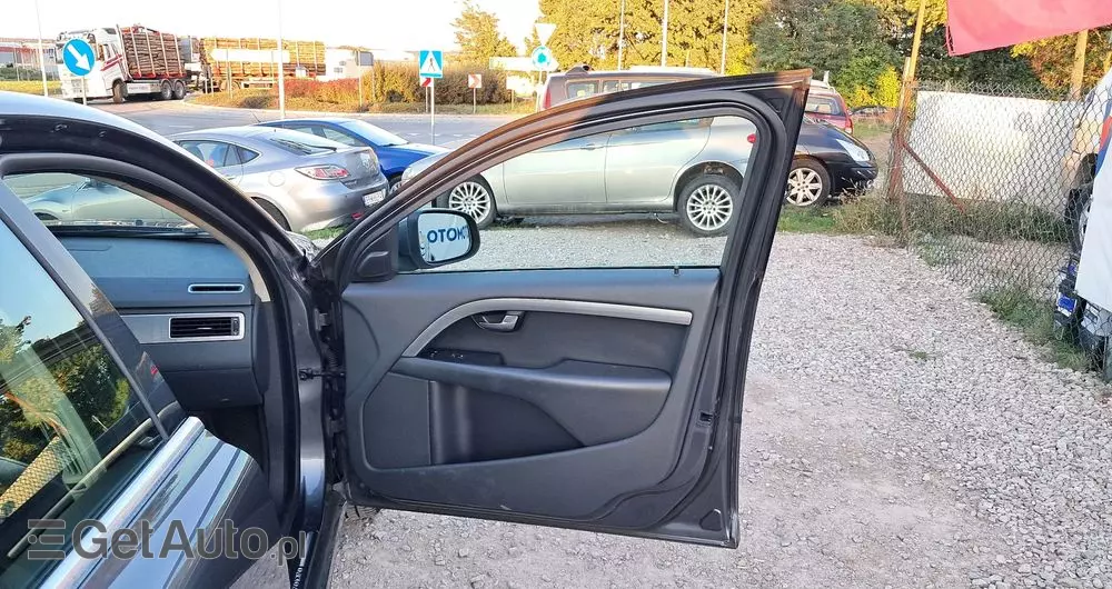 VOLVO S80 2.5T Momentum