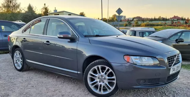 VOLVO S80 2.5T Momentum