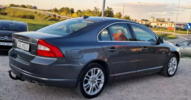 VOLVO S80 2.5T Momentum