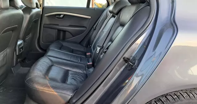 VOLVO S80 2.5T Momentum