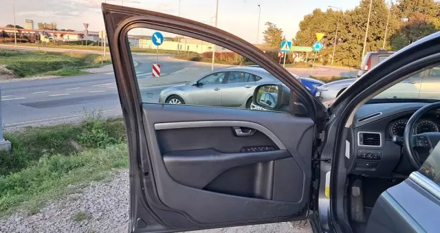 VOLVO S80 2.5T Momentum