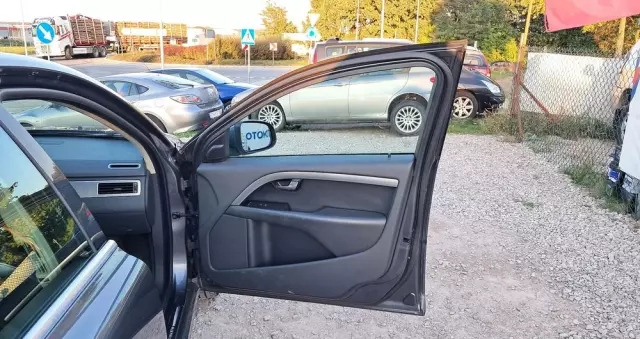 VOLVO S80 2.5T Momentum