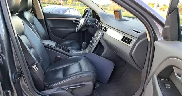 VOLVO S80 2.5T Momentum