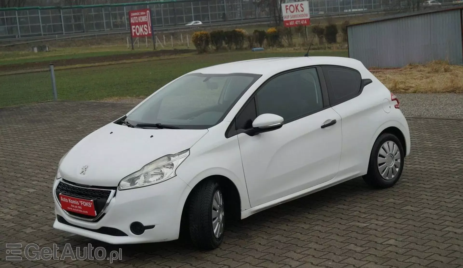 PEUGEOT 208 