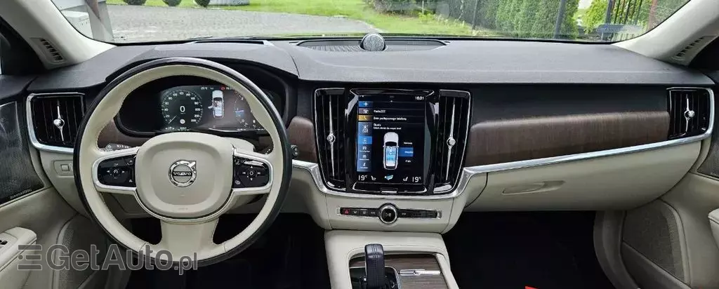 VOLVO V90 Cross Country 