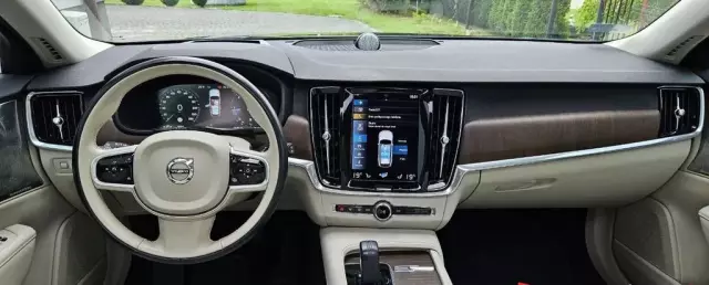 VOLVO V90 Cross Country 