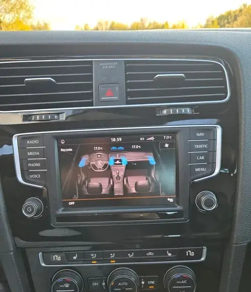 VOLKSWAGEN Golf 