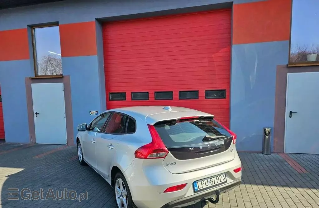 VOLVO V40 