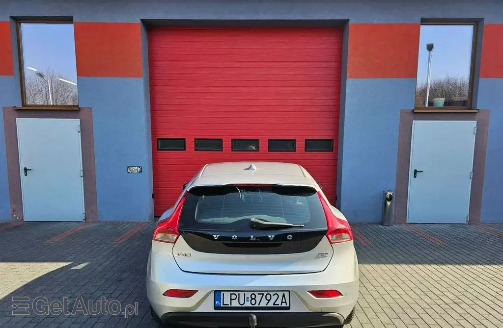 VOLVO V40 
