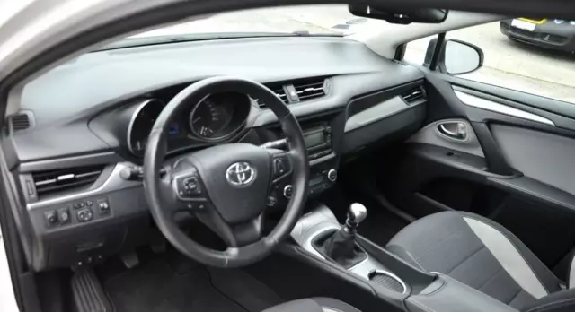 TOYOTA Avensis 