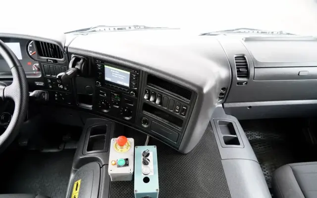 SCANIA P 410 / 8x4 / WYWROTKA 2 STRONNA / HYDROBURTA / BORDMATIC / OPTICRUISE / OPONY 100% / EURO 6 