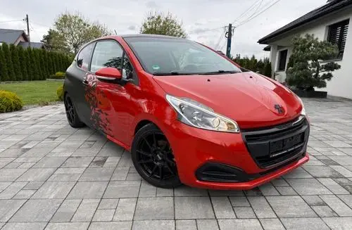 PEUGEOT 208 
