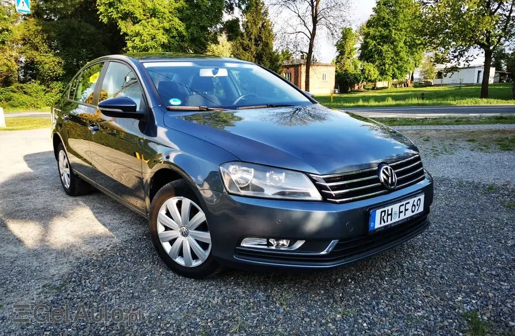 VOLKSWAGEN Passat 