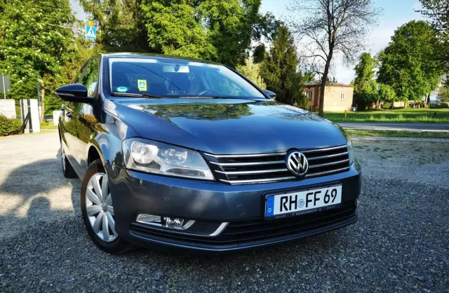VOLKSWAGEN Passat 