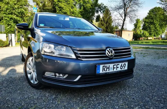 VOLKSWAGEN Passat 