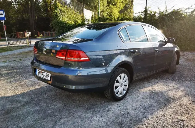 VOLKSWAGEN Passat 