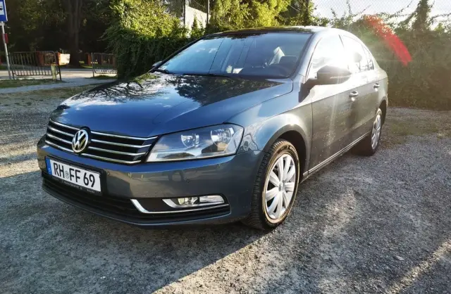 VOLKSWAGEN Passat 