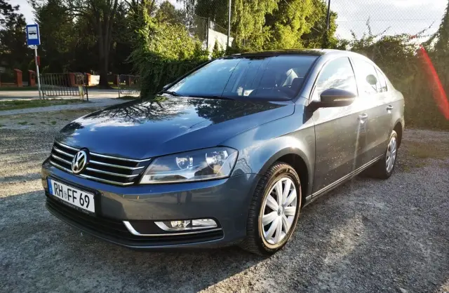 VOLKSWAGEN Passat 