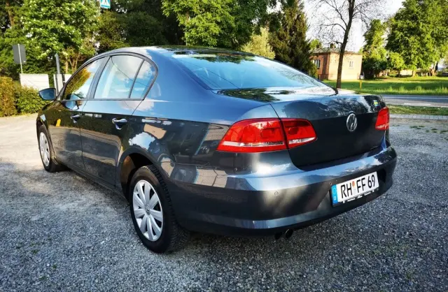 VOLKSWAGEN Passat 
